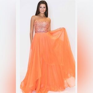 NWT Sherri Hill leaf shaped. Size 4